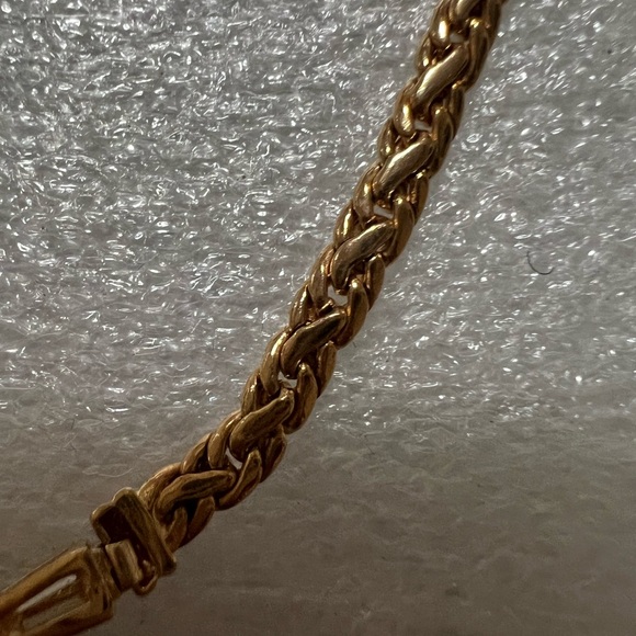 18 K Gold plated Great Quality with unusual CZ Necklace NWT in original box - Picture 4 of 16
